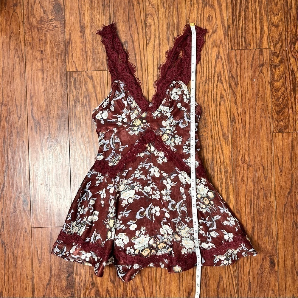 Urban Outfitters Satin Maroon Floral Tiffany Lace Mini Tulle Lined Mini Dress XS - Picture 15 of 17